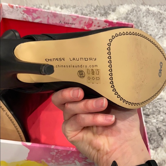 Black heels - Picture 9 of 10